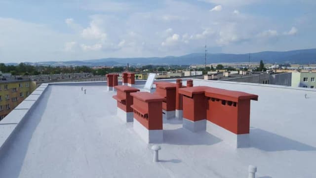 Ile kosztuje remont dachu 200m2? Poznaj ukryte wydatki i oszczędności Ile kosztuje remont dachu 200m2? Poznaj ukryte wydatki i oszczędności